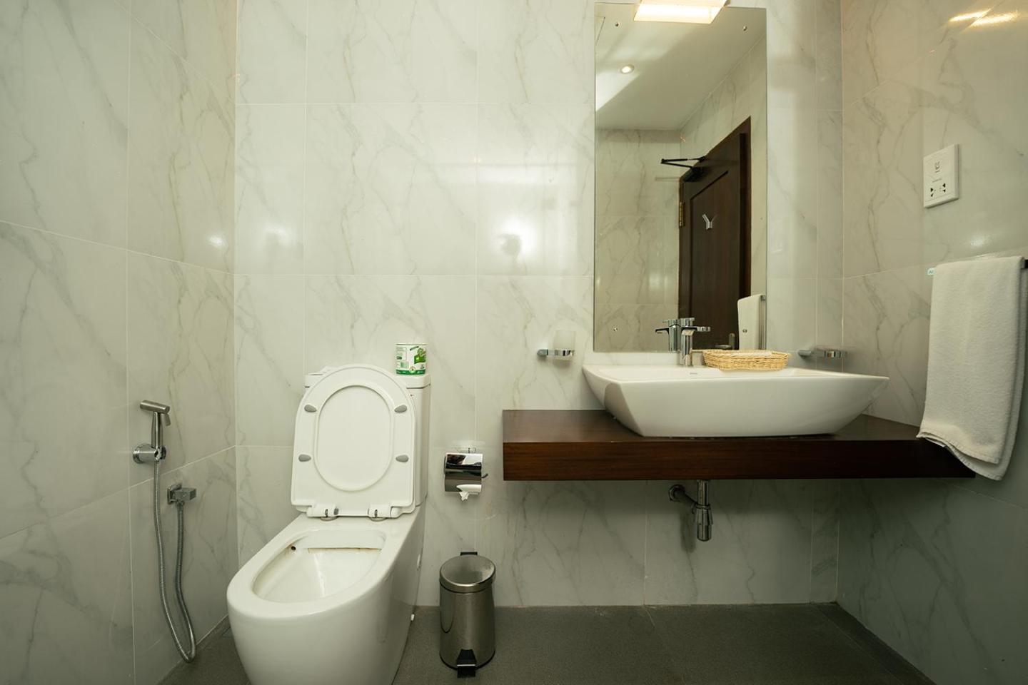 Good Wood Airport Hotel Катунаяка Екстер'єр фото