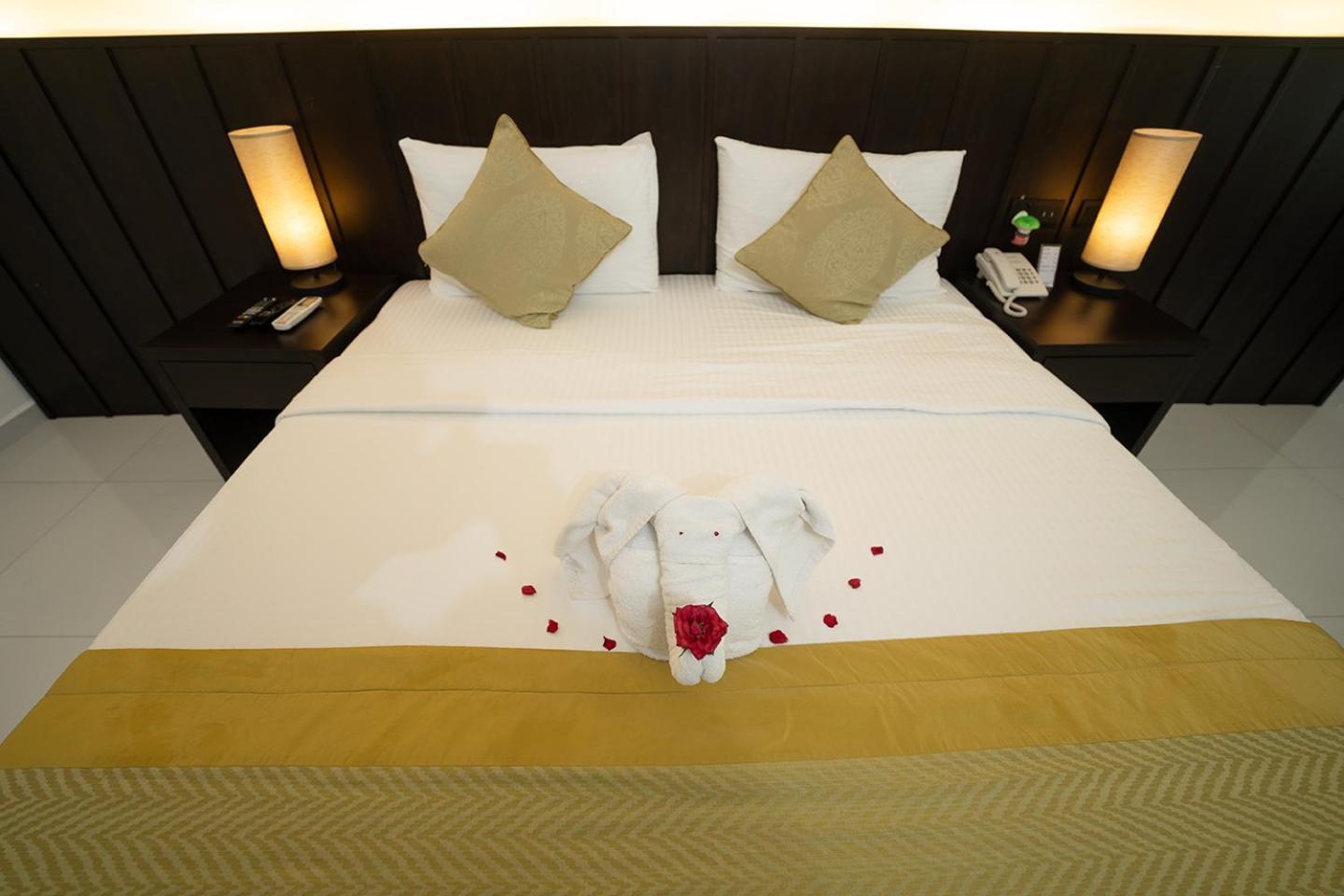 Good Wood Airport Hotel Катунаяка Екстер'єр фото